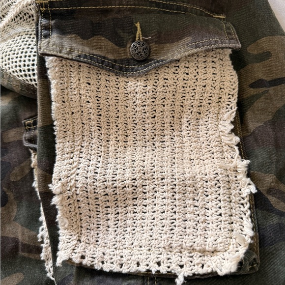 Camouflage Distressed Pants with Crochet Accents - Picture 11 of 12